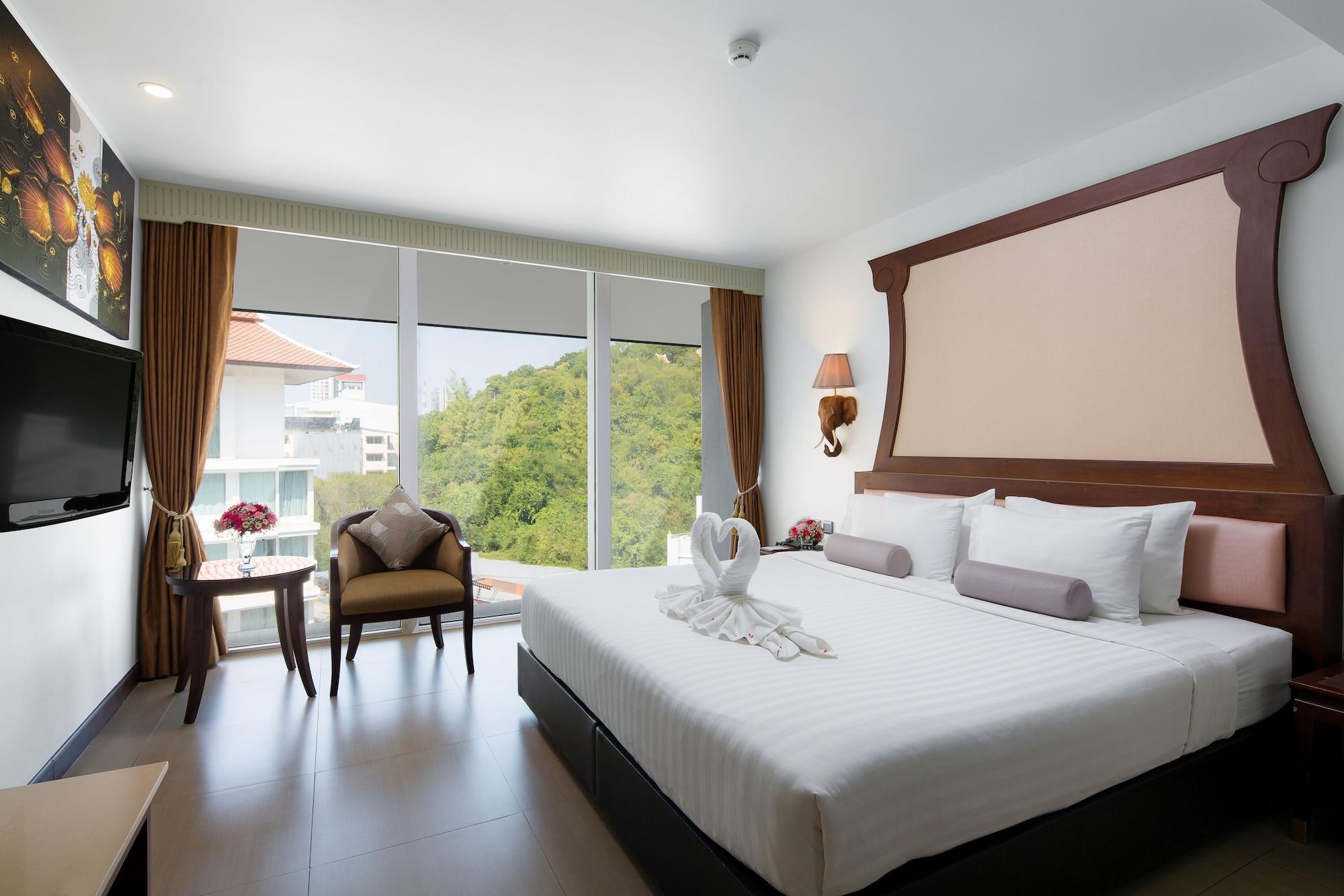 Aiyara Grand Hotel Pattaya Exterior photo