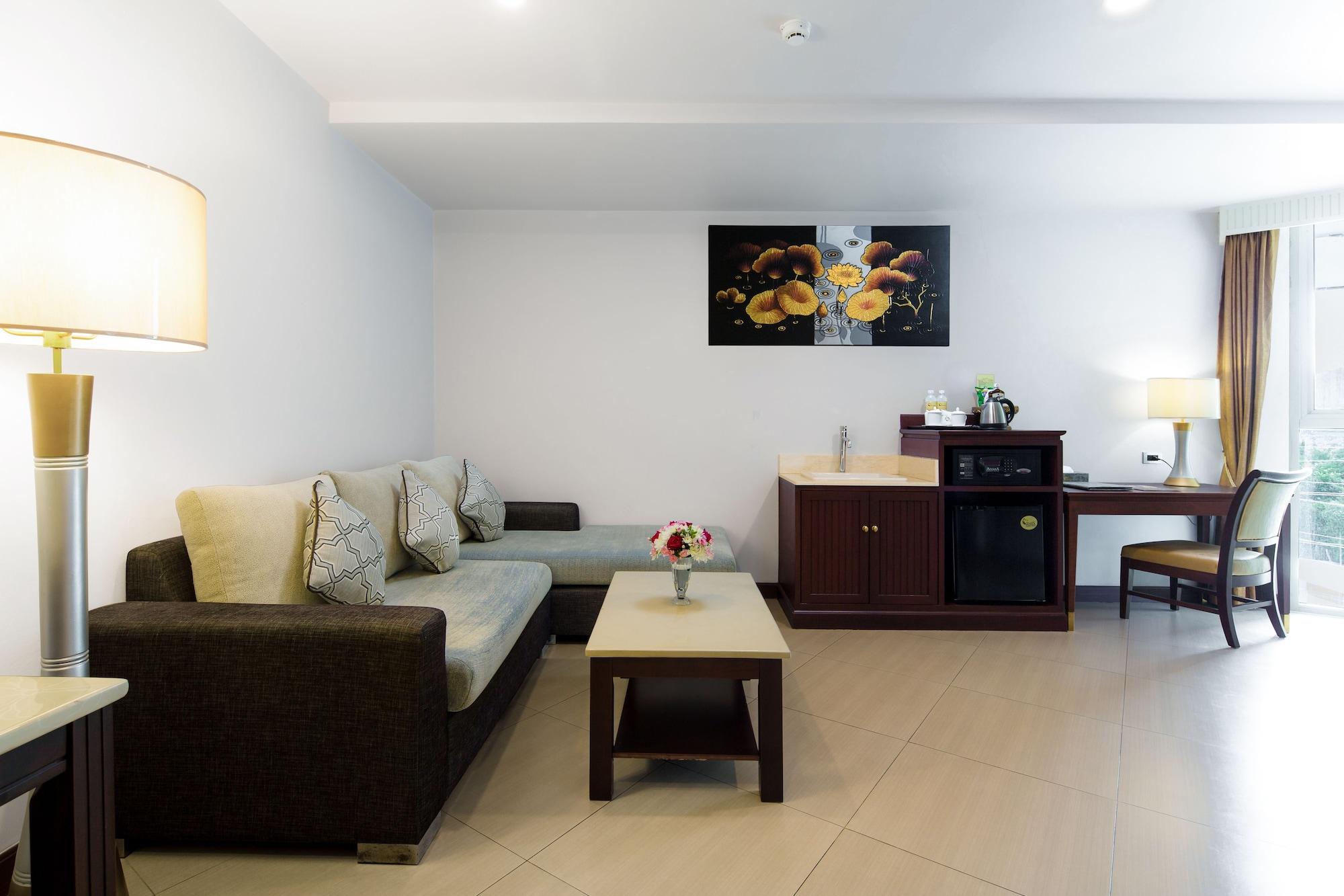 Aiyara Grand Hotel Pattaya Exterior photo