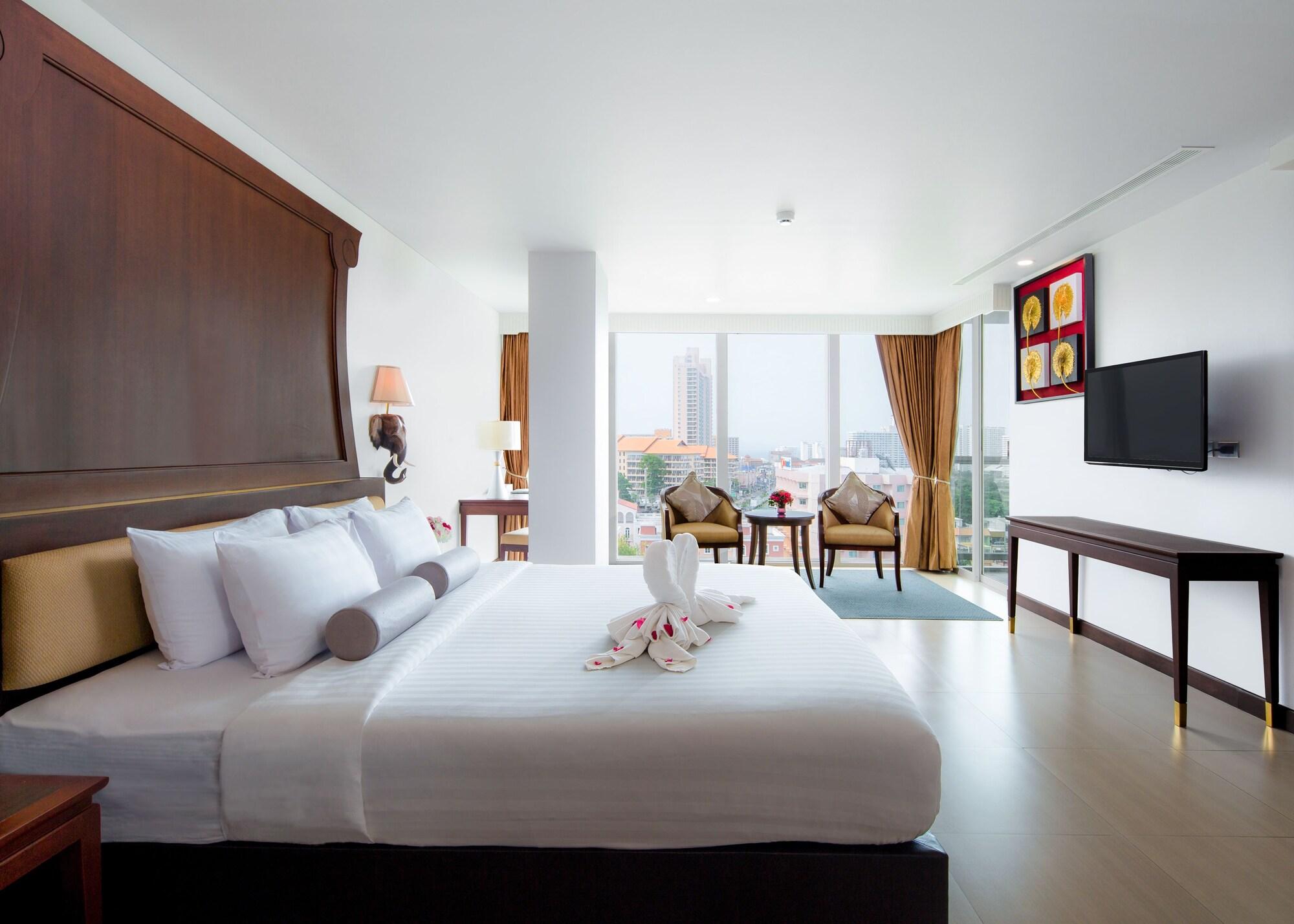 Aiyara Grand Hotel Pattaya Exterior photo