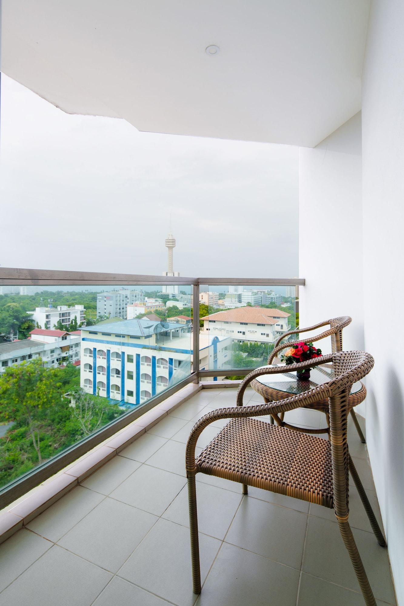 Aiyara Grand Hotel Pattaya Exterior photo