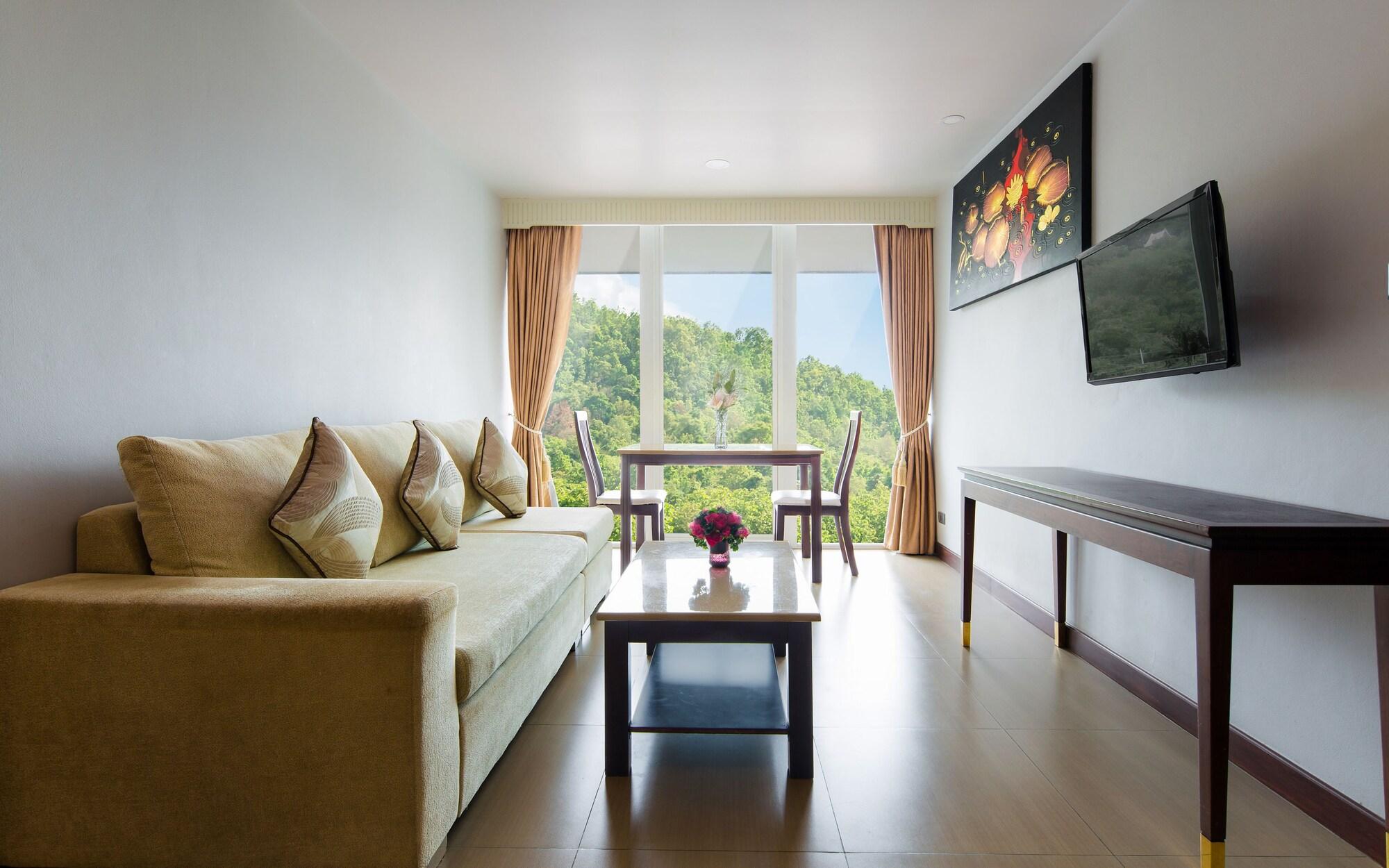 Aiyara Grand Hotel Pattaya Exterior photo