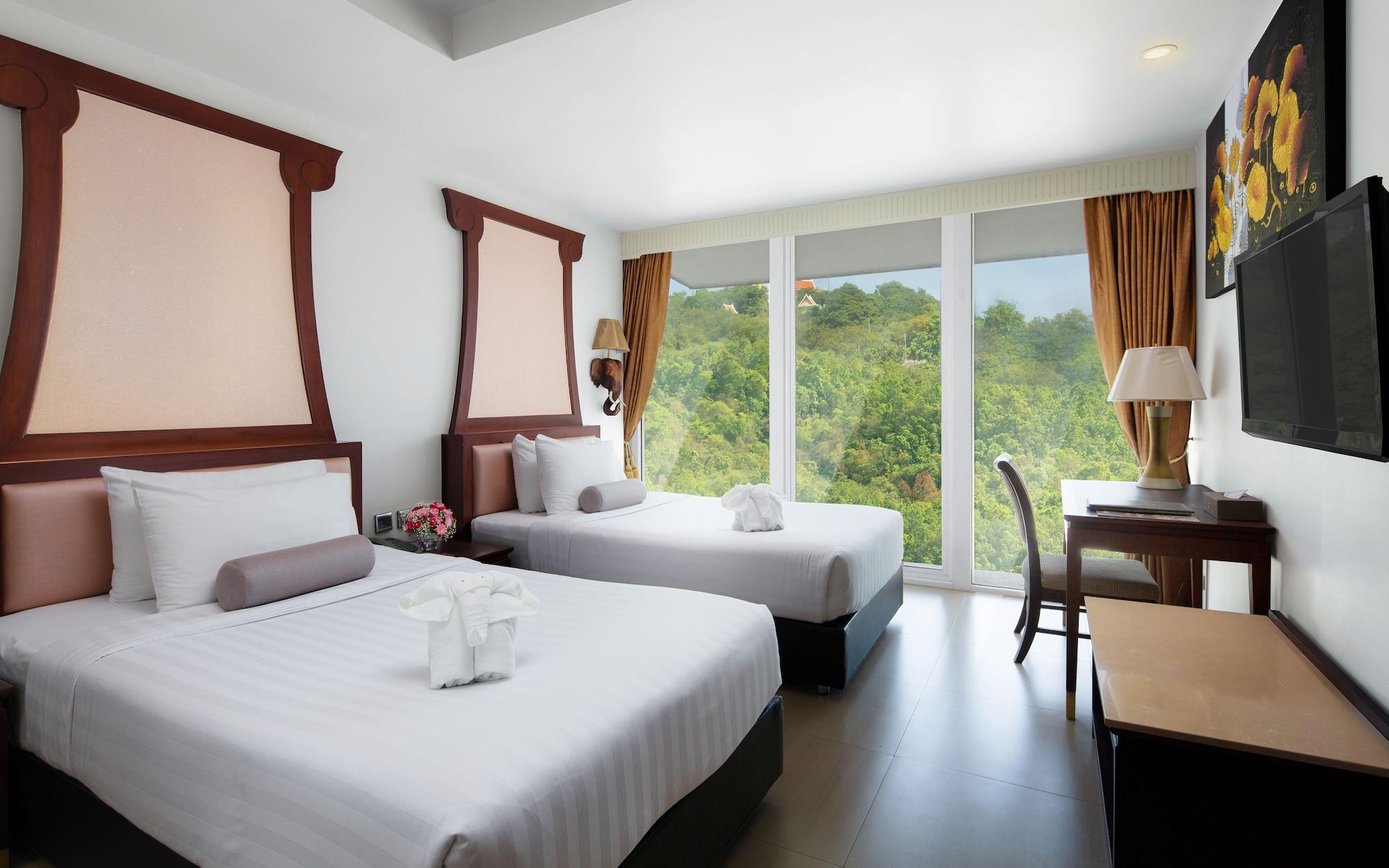Aiyara Grand Hotel Pattaya Exterior photo