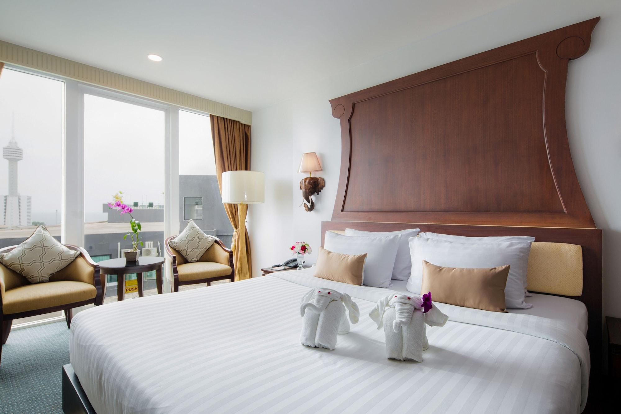 Aiyara Grand Hotel Pattaya Exterior photo