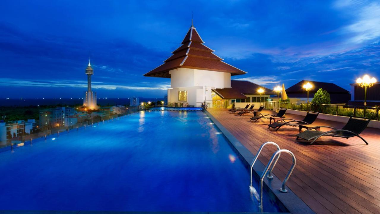 Aiyara Grand Hotel Pattaya Exterior photo